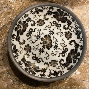 Y.Y. Japanese Porcelain Ware, Decorated in Hong Kong